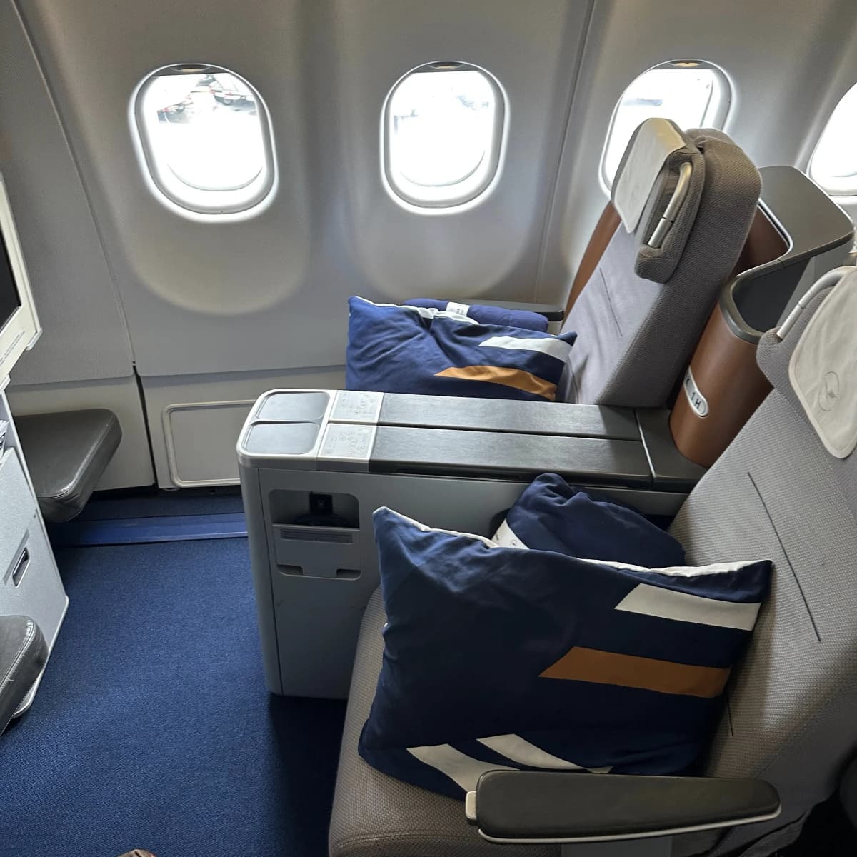 Lufthansa Airlines business class window seats do not have direct aisle access.