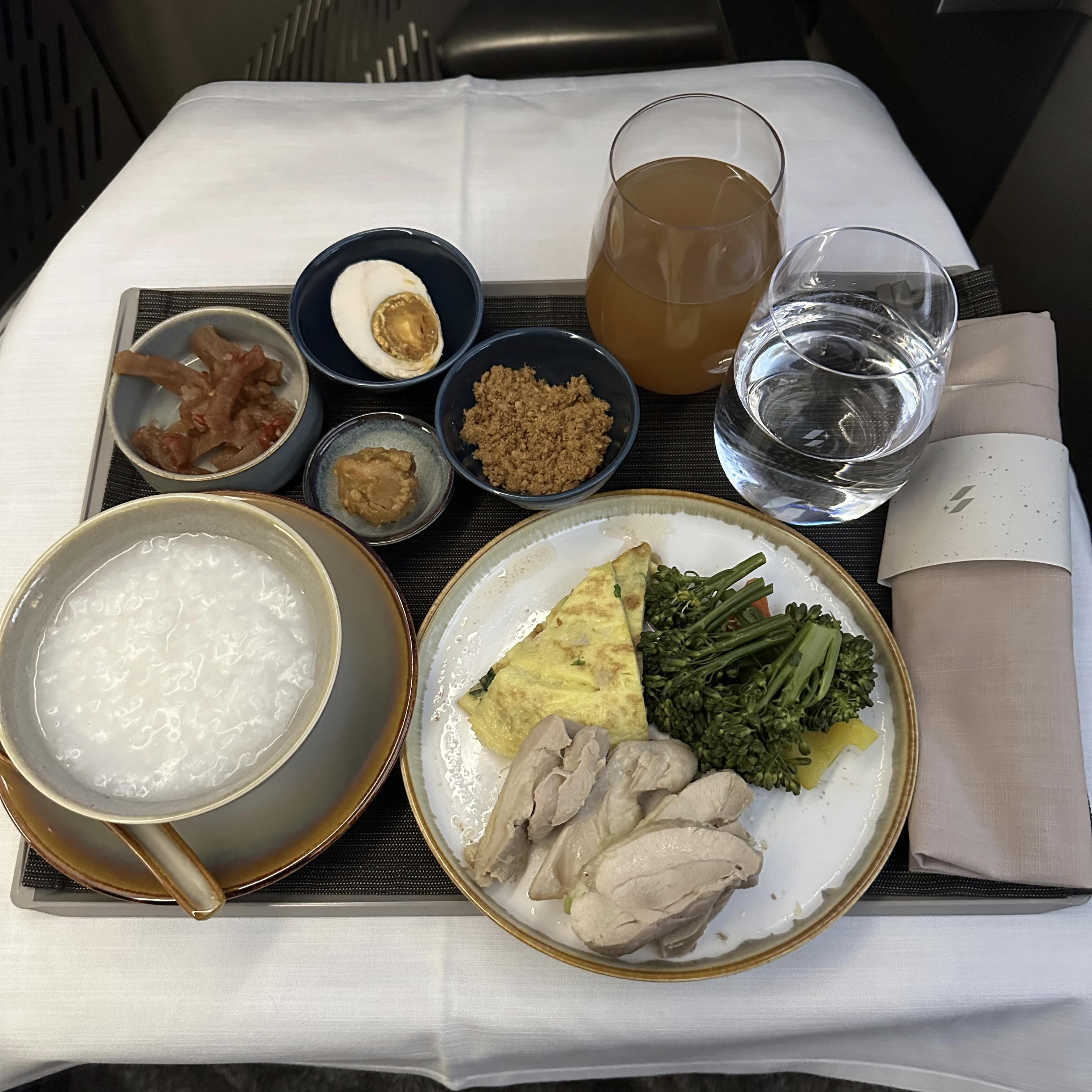Starlux Airlines A350 business class breakfast.