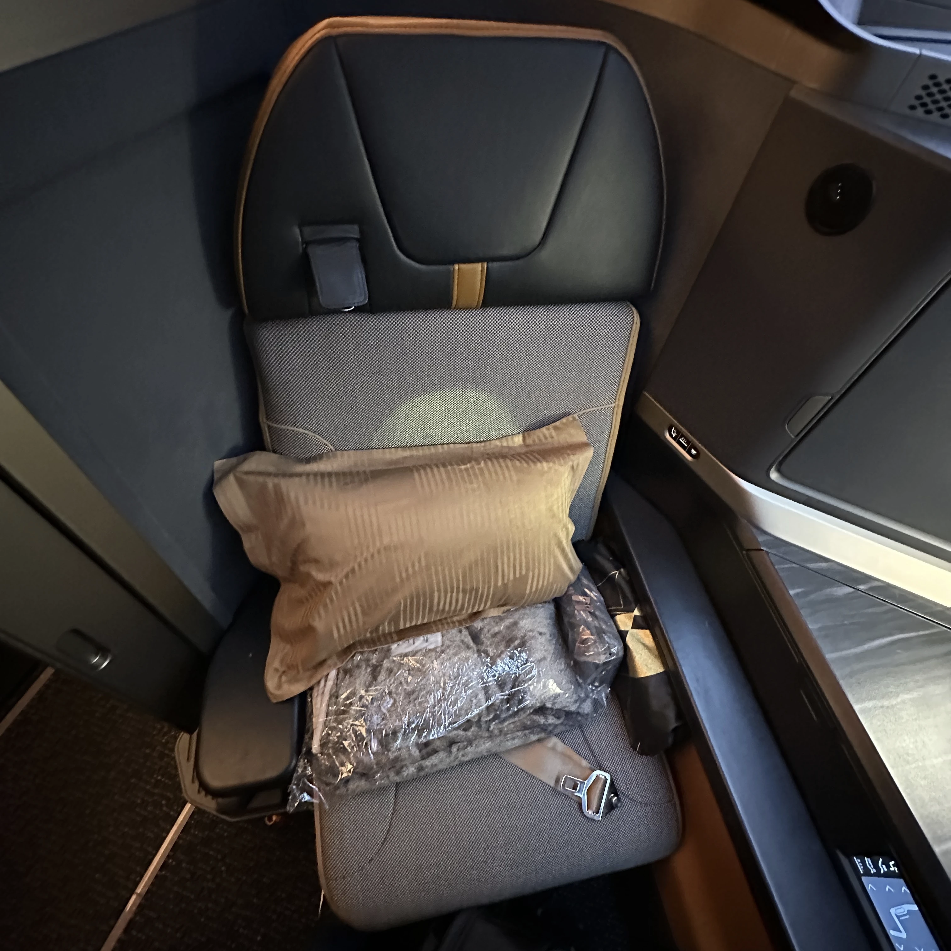 Starlux Airlines A350 business class seats.